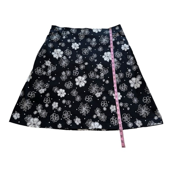 Northern Reflections Black A Line Skirt With White Flowers - Size 18 - Picture 7 of 9